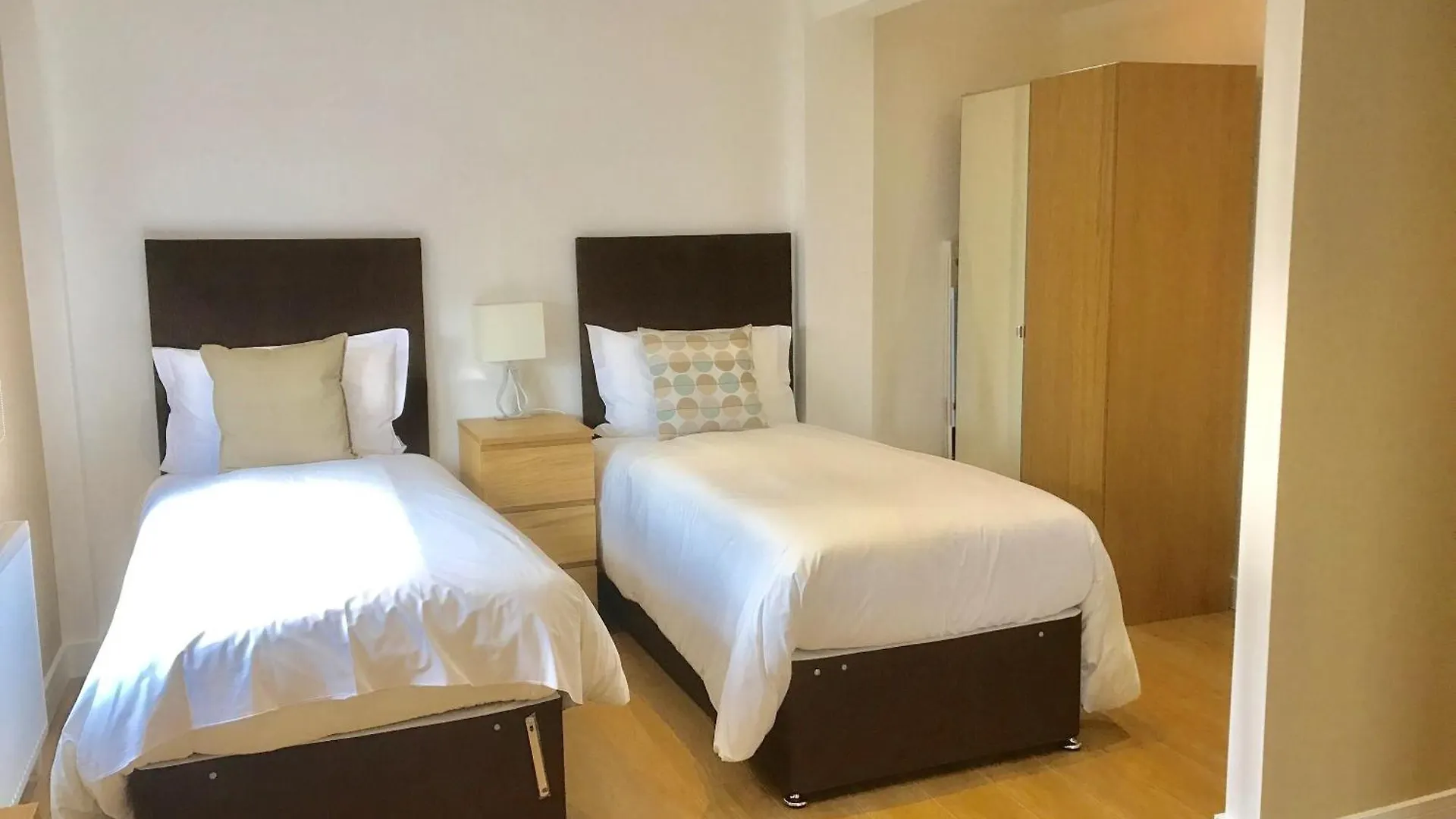 Ilford Tower Apartments 0*,  Reino Unido